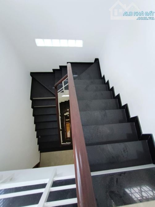 QUẬN 3 - NHÀ 5 TẦNG, 8PN LÊ VĂN SỸ - Ô TÔ NGỦ NHÀ - NGANG 5.2M - 80M2 CHỈ 17xx - 7