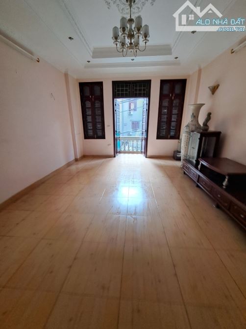 Cho thuê nhà ngõ 30 phố Nghĩa Đô. Diện tích 70m2 x 4 tầng đủ điều hòa, ngõ rộng để ô tô - 7