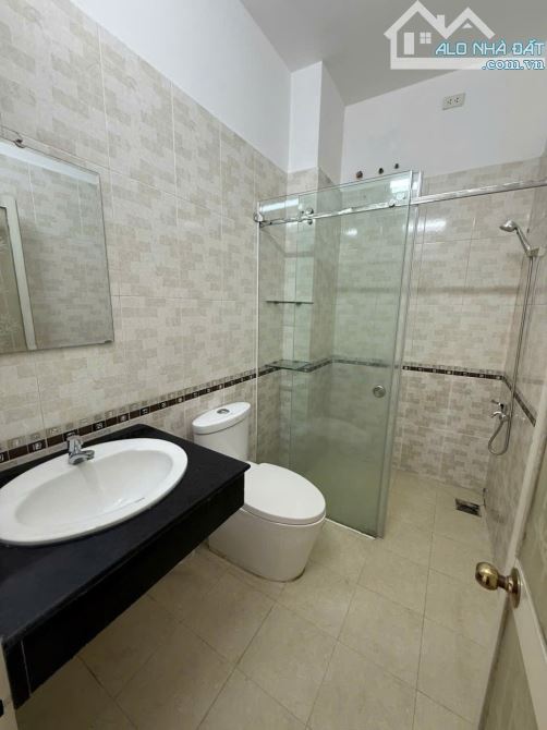 Cho thuê nhà 4 tầng kiệt ô tô Hoàng Diệu, Hải Châu, Đà Nẵng - Diện tích 55m2. Giá 15 triệu - 7