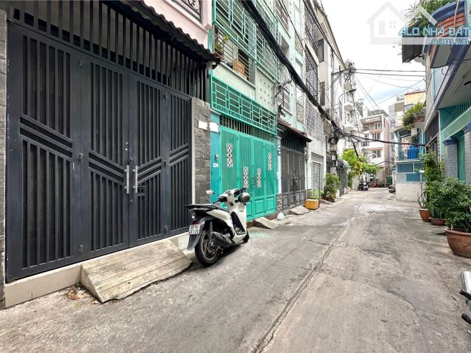 Bán nhà Phú Nhuận - Khu PXL - 4 tầng - hẻm 5.5m - 7 chỗ quay đầu - 7