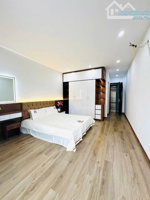 BÁN NHÀ PHỐ NGUYỄN VĂN LINH – 40m² – 6 TẦNG – THANG MÁY – Ô TÔ ĐỖ CỬA – GIÁ CHỈ 8,8 TỶ - 7