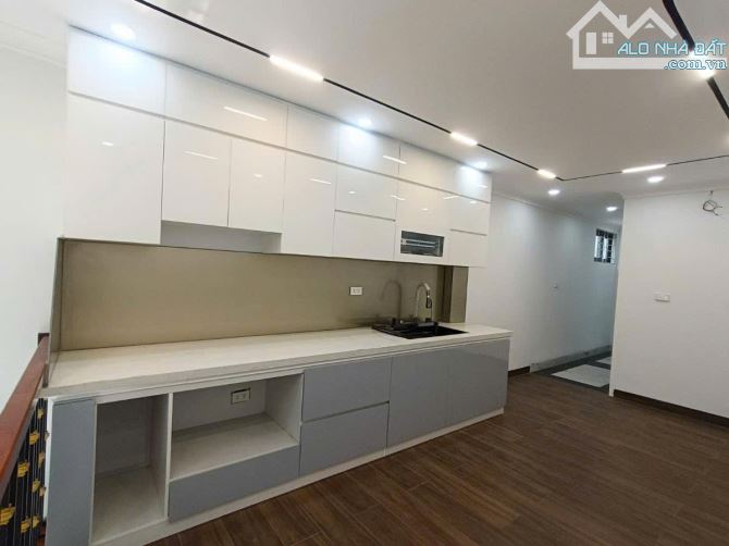 BÁN NHÀ BÁT KHỐI - LONG BIÊN - 32M2 - 10,8 TỶ - Ô TÔ TRÁNH - 7