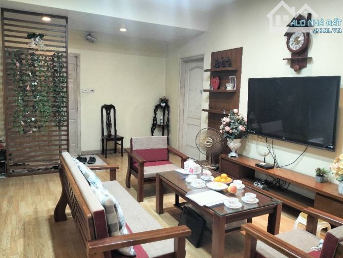 CẦN BÁN GẤP CĂN HỘ CC LẠC CHUNG - HAI BÀ TRƯNG - 130 M2- 4Pn - 2wc - LO GÓC -2 BK - 9,6 TỶ