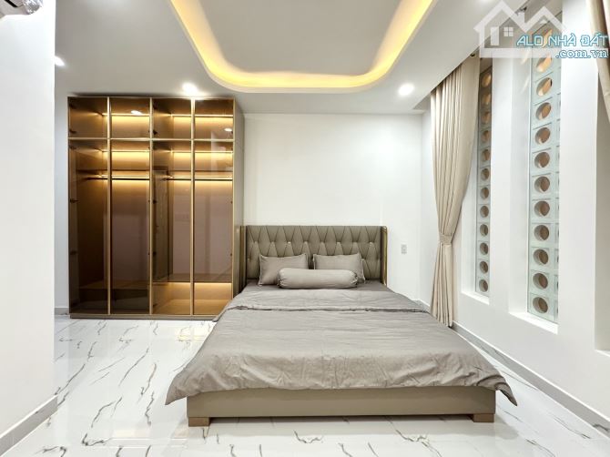 Ngô Đức Kế – Nhà mới 100% – HXH đỗ cửa – 60m² – 3 tầng – 8.3 tỷ - 8