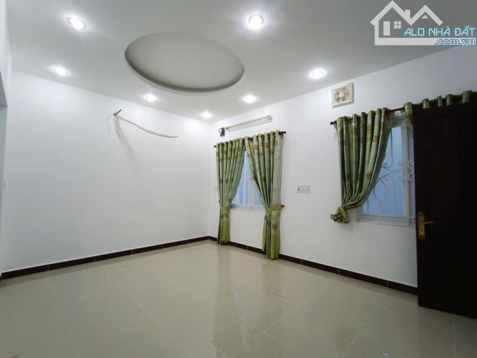 QUẬN 3 - NHÀ 5 TẦNG, 8PN LÊ VĂN SỸ - Ô TÔ NGỦ NHÀ - NGANG 5.2M - 80M2 CHỈ 17xx - 8