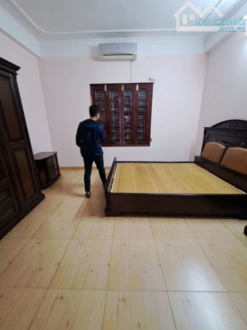 Cho thuê nhà ngõ 30 phố Nghĩa Đô. Diện tích 70m2 x 4 tầng đủ điều hòa, ngõ rộng để ô tô - 8