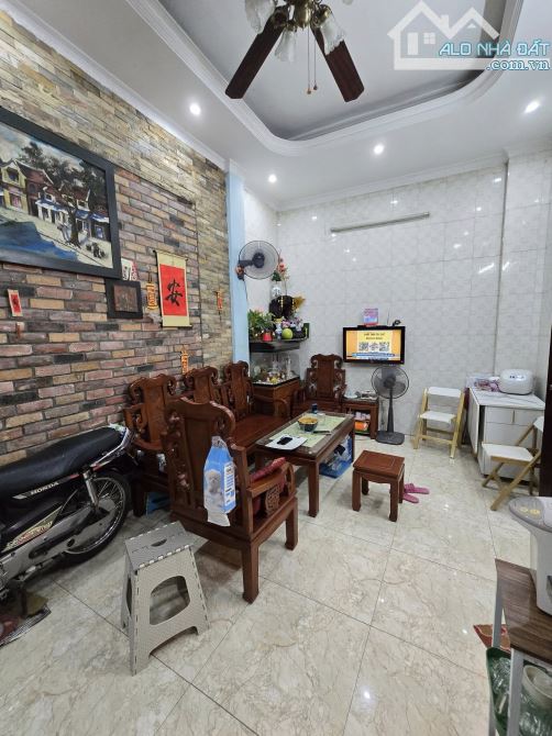 Bán Đất- Tặng Nhà. ĐC Tô Tiền, Khâm Thiên. DT 24m2 – 5 Tầng – 4.4m Mặt Tiền. Giá TL 6.4 Tỷ - 8