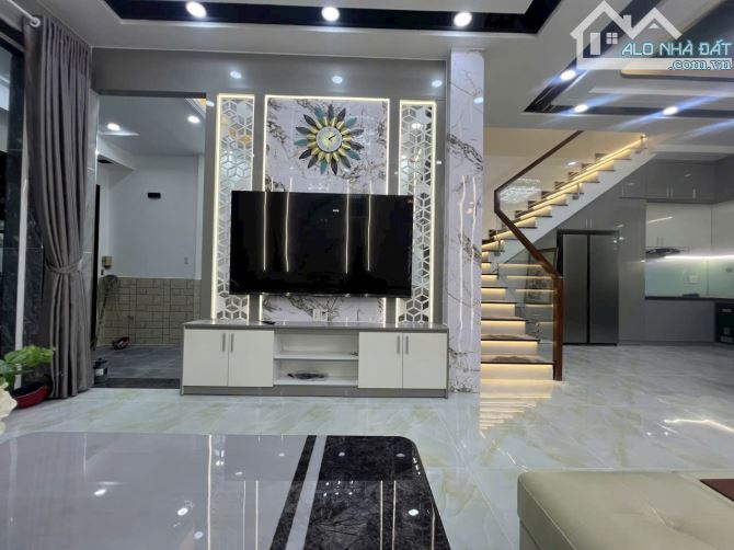 Bán nhà phố cao cấp Huỳnh Tấn Phát, Nhà Bè, DT 6,4x13m, 3 lầu, ST. Giá 8,8 tỷ - 8