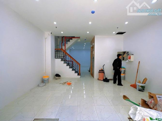 BÁN NHÀ 6 TẦNG THANG MÁY 18 PHÒNG TRUNG TÂM CẦU GIẤY NGÕ RỘNG 70m MT 6M GIÁ 20 TỶ - 8