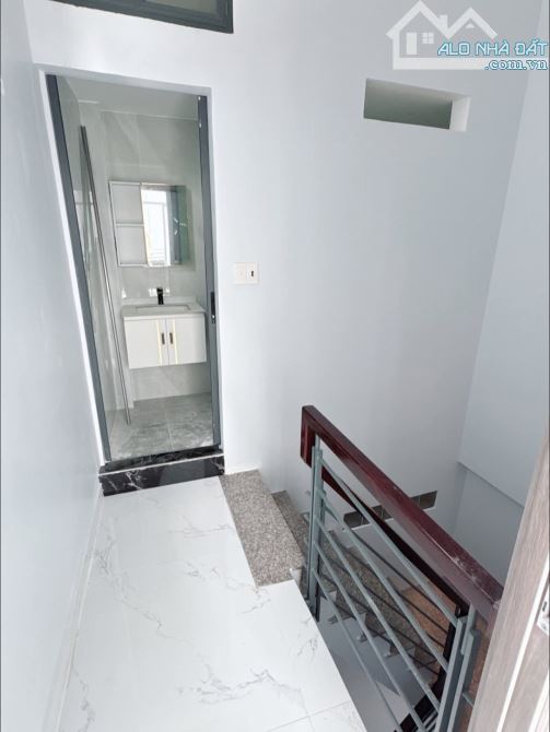 BÁN NHÀ MỚI 3 TẦNG HẺM XE HƠI Hoàng DIỆU Q.4 NHỈNH 6TY - 8