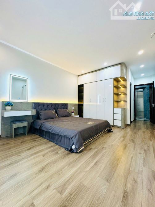 BÁN NHÀ PHỐ NGUYỄN VĂN LINH – 40m² – 6 TẦNG – THANG MÁY – Ô TÔ ĐỖ CỬA – GIÁ CHỈ 8,8 TỶ - 8