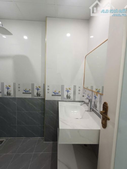 BÁN NHÀ BÁT KHỐI - LONG BIÊN - 32M2 - 10,8 TỶ - Ô TÔ TRÁNH - 8