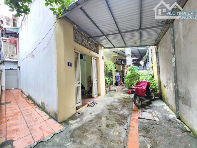 🏡 BÁN NHÀ LÔ GÓC – PHỐ NGUYỄN KHOÁI –Ô TÔ CÁCH 30M ,TRƯỚC NHÀ THOÁNG - 8