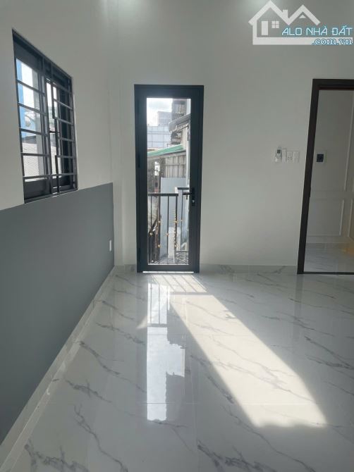 Bán nhà ngang 5.3m – Hoàn công đủ– Công chứng ngay.Gíá tốt Khu vực Q11 - 8
