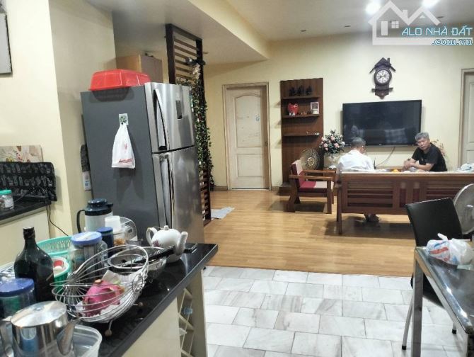 CẦN BÁN GẤP CĂN HỘ CC LẠC CHUNG - HAI BÀ TRƯNG - 130 M2- 4Pn - 2wc - LO GÓC -2 BK - 9,6 TỶ