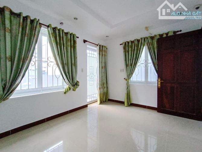 QUẬN 3 - NHÀ 5 TẦNG, 8PN LÊ VĂN SỸ - Ô TÔ NGỦ NHÀ - NGANG 5.2M - 80M2 CHỈ 17xx - 9
