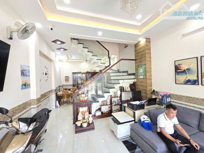 LINH ĐÔNG - ĐANG MỞ CTY VĂN PHÒNG 6.4 tỷ Linh - 9