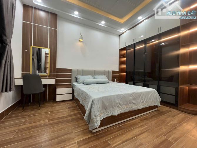 Bán nhà phố cao cấp Huỳnh Tấn Phát, Nhà Bè, DT 6,4x13m, 3 lầu, ST. Giá 8,8 tỷ - 9