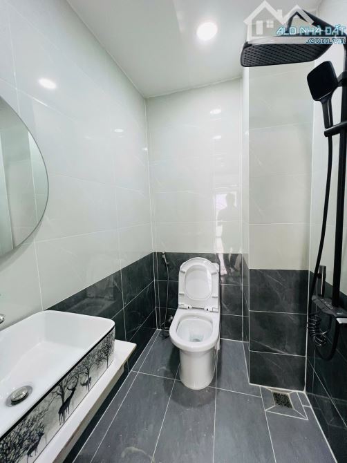 Bán nhà gần bệnh viện Hoàn Mỹ - Khu Phan Xích Long. 3.8x8. 3 Lầu. Gía 7 tỷ 2 - 9