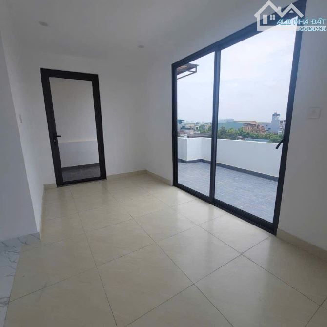 Siêu phẩm Long Biên, 6 tầng thang máy, ô tô đỗ cửa, full nội thất, DT 42m2, giá 8,9 tỷ - 9
