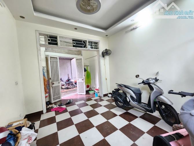 🏡 BÁN NHÀ LÔ GÓC – PHỐ NGUYỄN KHOÁI –Ô TÔ CÁCH 30M ,TRƯỚC NHÀ THOÁNG - 9