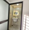 Cho thuê nhà riêng gần ủy ban quận Tân Phú, 3 tầng, 2 phòng, giá 8tr5 có nội thất