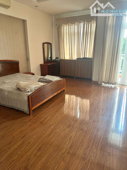 Bán Gấp Nhà Phố 1 Hầm 4 Tầng 100m2(5x20) Ngay Nguyễn Quý Đức,An Phú,Q2 Giá 31,5 Tỷ