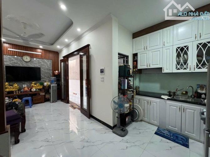 Bán nhà xây mới Lạc Long Quân DT 72m2×5Tầng Tặng Full Nội Thất Cao Cấp Giá Rẻ