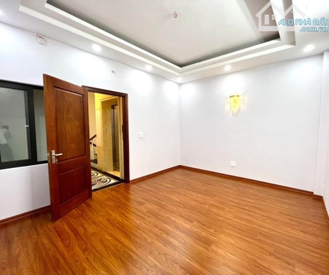 Bán nhà phố tam trinh 33m2 5 tầng thang máy xây mới – Gần ô tô  - giá 6.5 tỷ