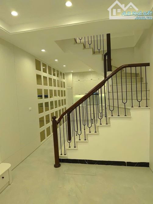 Bán Nhà Lạc Long Quân Giá Rẻ DT 50m2×5 Tầng Thang Máy Ngõ Thông Gara Ô Tô Trong Nhà