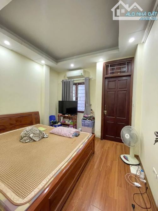 Bán nhà Trần Bình, lô góc, 2 thoáng, ngõ nông, 50m ra đường ô tô, gần phố, 5 tầng,hơn 7 tỷ