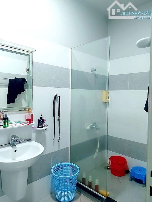 BÁN NHÀ 1/ NGUYỄN CỬU VÂN - HẺM Ô TÔ ĐỖ CỦA - NGANG 5,2M - 63M2 - XÂY ĐƯỢC 7 TẦNG - CHỈ