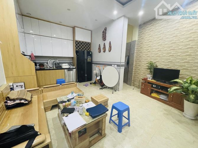 💥DÙ SAO THÌ: Pháo Đài Láng 35m2, nhà đẹp, dân xây, ngõ rộng, DT rộng, TT Đống Đa