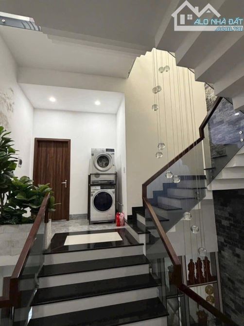 Bán nhà 3 tầng đường Nguyễn Hiến Lê-NTP- Hoà Xuân