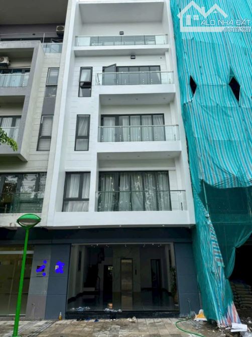Lk Định công - Thanh Xuân : 70m² x 6T x Mt 6M,vỉa Hè Đá Bóng -làm Phòng khám - KD Văn Phòn