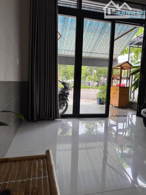 BÁN NHÀ ĐỐI DIỆN CÔNG VIÊN - ĐƯỜNG  NGUYỄN VĂN HƯỞNG, TP BÀ RỊA ( PHƯỜNG TAM LONG, TP HCM