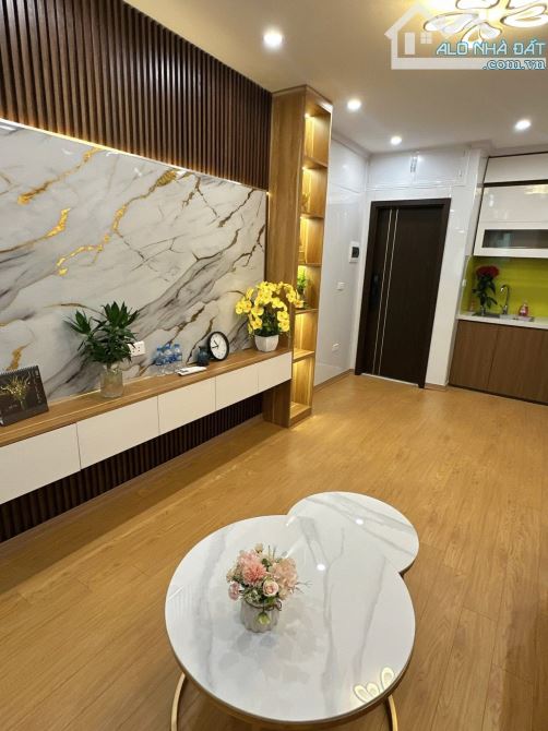 Chủ gửi bán tập thể tầng 3 Thái Thịnh 2 ngủ 2 vs, nội thất mới đẹp ở ngay