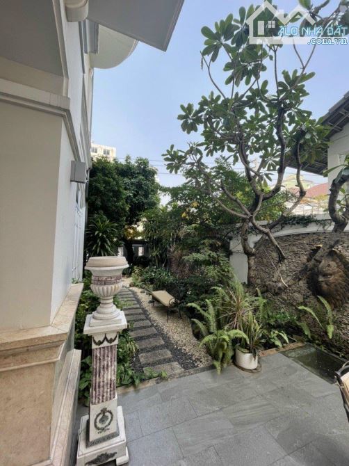 Biệt Thự đẹp 350m2 Hầm 3 Tầng ngay ngã 4 Quốc Hương - Thái Ly / Giá 74 tỷ Thương lượng