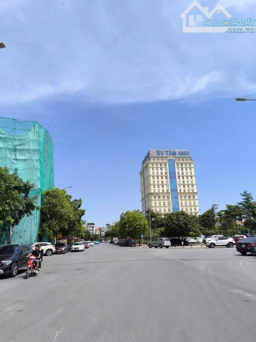 NHÀ VỊ TRÍ VÀNG PHƯỜNG BỒ ĐỀ, LONG BIÊN - LÔ GÓC - Ô TÔ ĐỖ CỬA