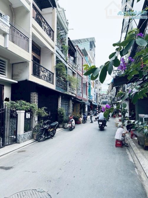 Nhà mặt tiền KD Tân Bình-Đường 8M-Ngay Chợ Phạm Văn Hai-P2-68m2 nở hậu-4/4,2x17-4tầng