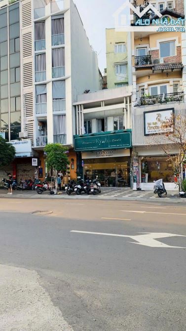 Cần tiền bán nhanh MT Lê Lai, P. BT, Q.1, 5.6x16m, 3 lầu, HD Thuê 42 triệu/ tháng, 55 tỷ