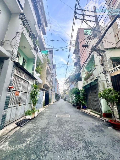 Bán nhà mới đẹp Huỳnh Văn Bánh, 50m2, 4 lầu, hẻm xe hơi,  chủ nhiệt bán giảm còn 9tỷ