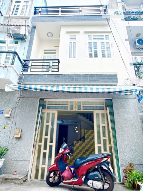 Nhỉnh 5 tỷ, Đ Lê văn Quới, gần bốn xã, qua tên lửa 5p, 70m2, ngang 5m, hxt.