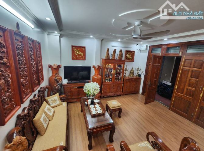 CẦN BÁN GẤP NHÀ LƯƠNG SỬ ĐỐNG ĐA 45m2, 5T, MT6,1m GIÁ 9.99 TỶ