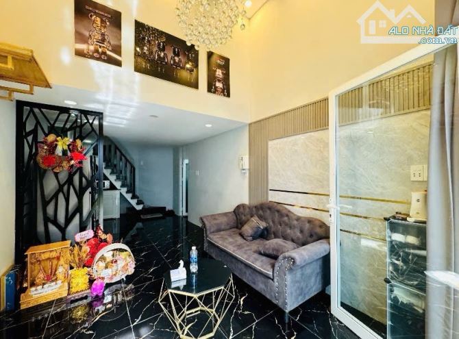 Mua nhà 3 tầng 3 phòng ngủ SHR quận Gò Vấp giá 2 tỷ 79 - Đường Quang Trung Phường 10