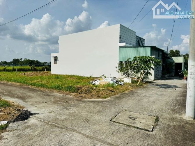 Chủ đổ nợ cần bán gấp căn nhà 106m SHR đường xe hơi tại Cần Giuộc