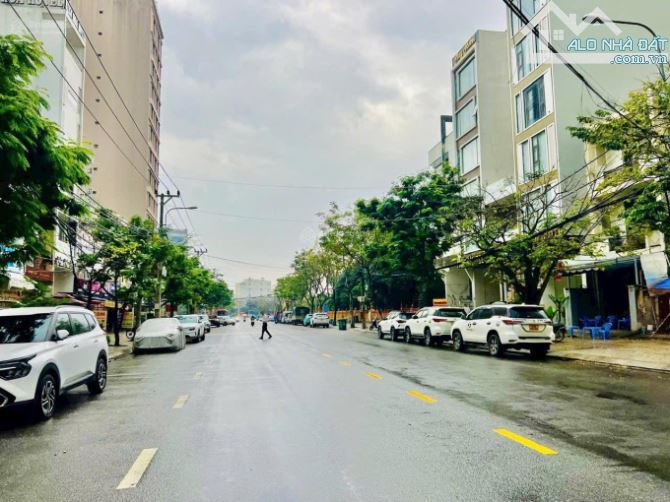 Cực phẩm cặp đất ngang 10.5m hiếm có khó tìm ngay phố Hàn Dương Đình Nghệ, cách biển 150m