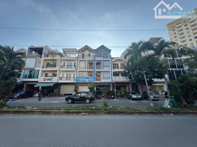 Bán nhà mặt tiền đường Nguyễn Quý Đức, An Phú (cũ), Quận 2 - DT 100m2 - 32 tỷ