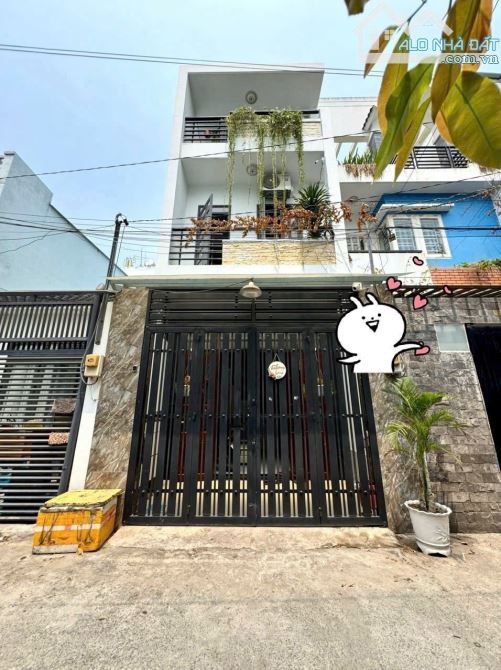 THƠM - 3 TẦNG - 70M2( 4 X 17.5 ) - HẺM TRƯỚC NHÀ 4M - GẦN MẶT TIỀN QUANG TRUNG - CHỈ 5.5 T