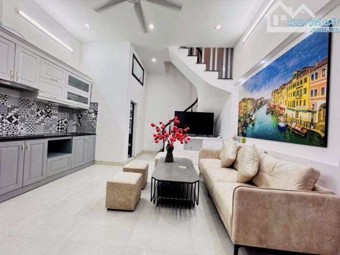 Nhà phố Đàm Quang Trung,Long Biên, Hà Nội, 5 tầng x 30m giá hơn 5 tỷ.